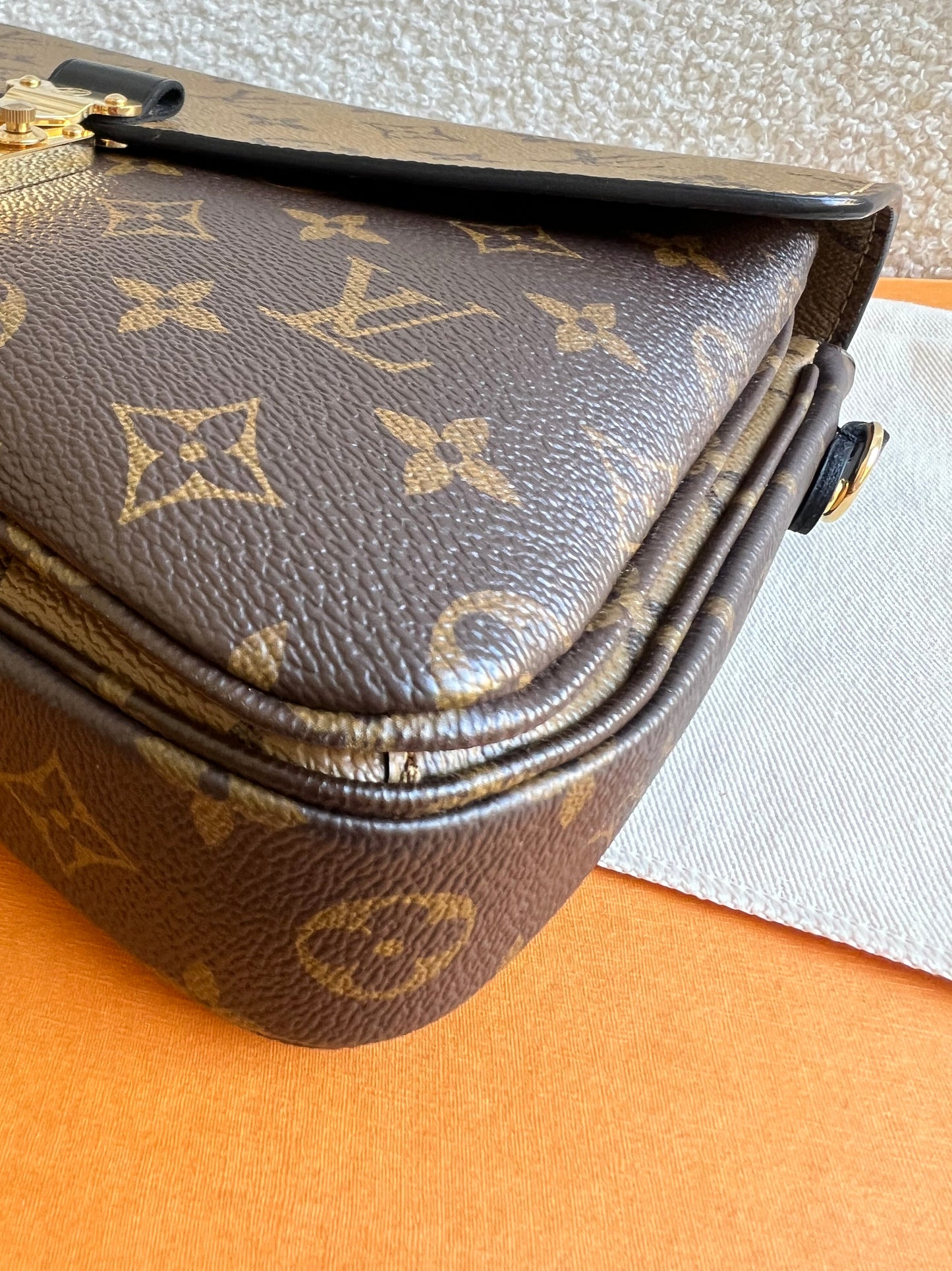 Louis Vuitton Pochette Metis Reverse Monogram (RRP £2,060)