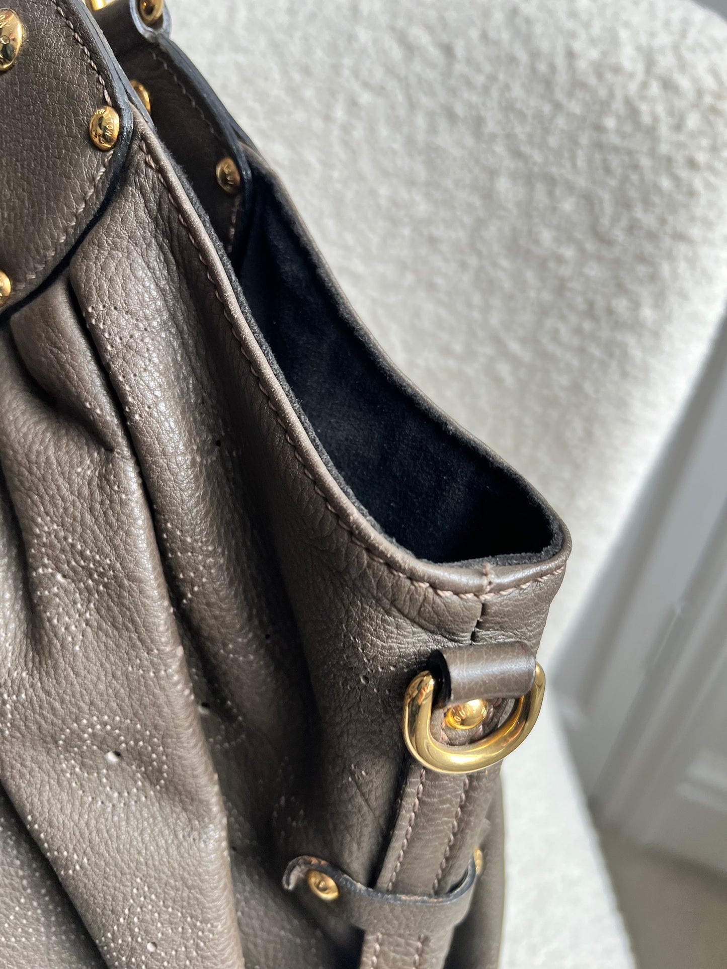 Louis Vuitton Gris Pearl Monogram Mahina Leather L Bag