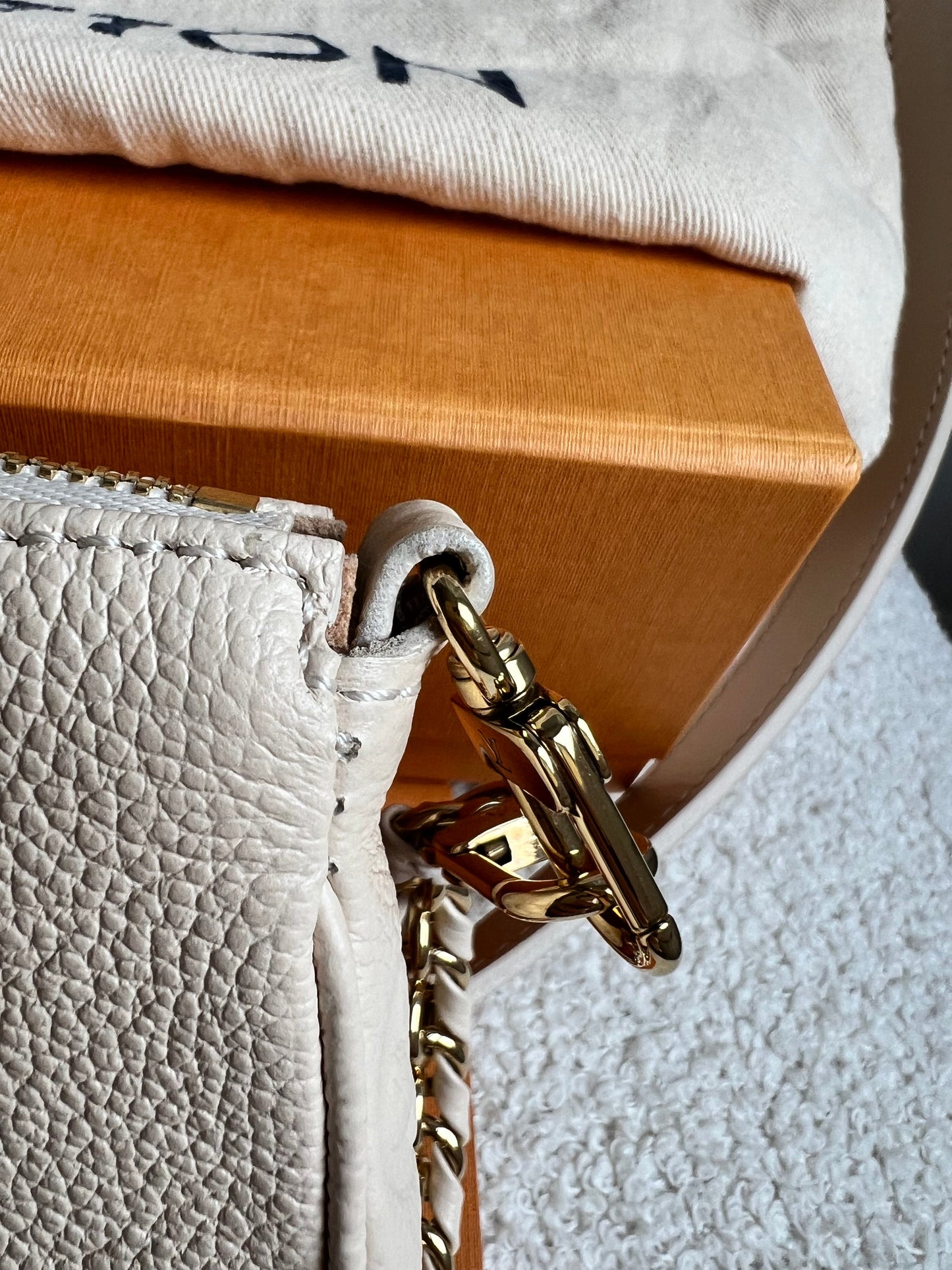 Louis Vuitton Multi Pochette Accessoires Creme Empreinte (RRP £2140)