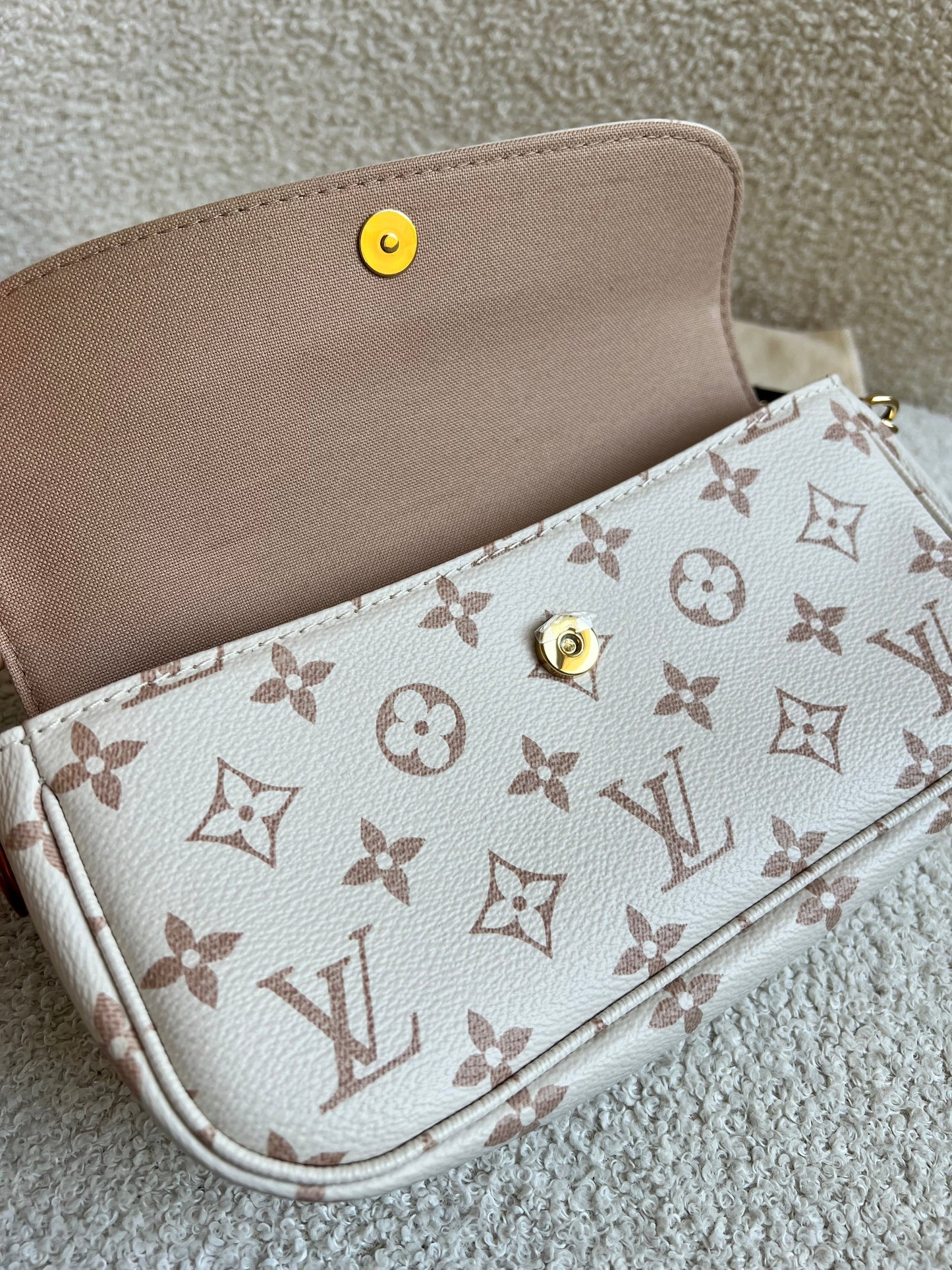 Louis Vuitton Ivy Wallet on Chain Bag Bicolour Monogram Dune Canvas (RRP £1400)