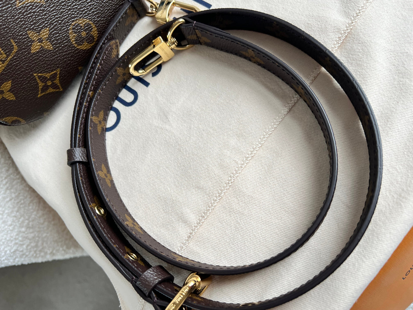 Louis Vuitton Pochette Metis Monogram (RRP £2,020)