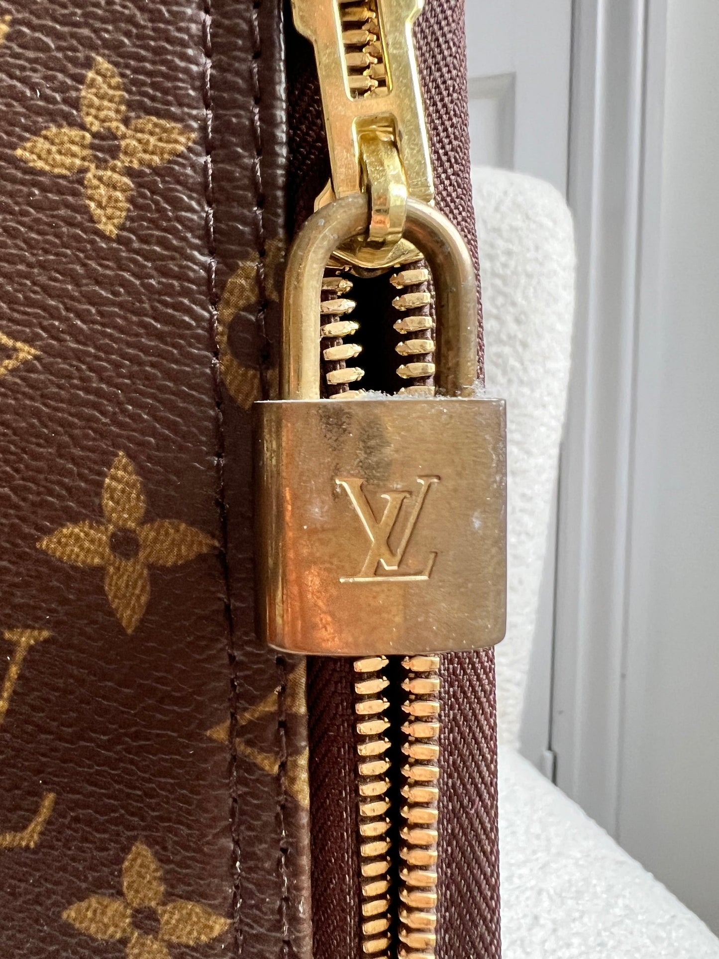 Louis Vuitton Pegase 55 Suitcase Monogram (RRP £2,250)