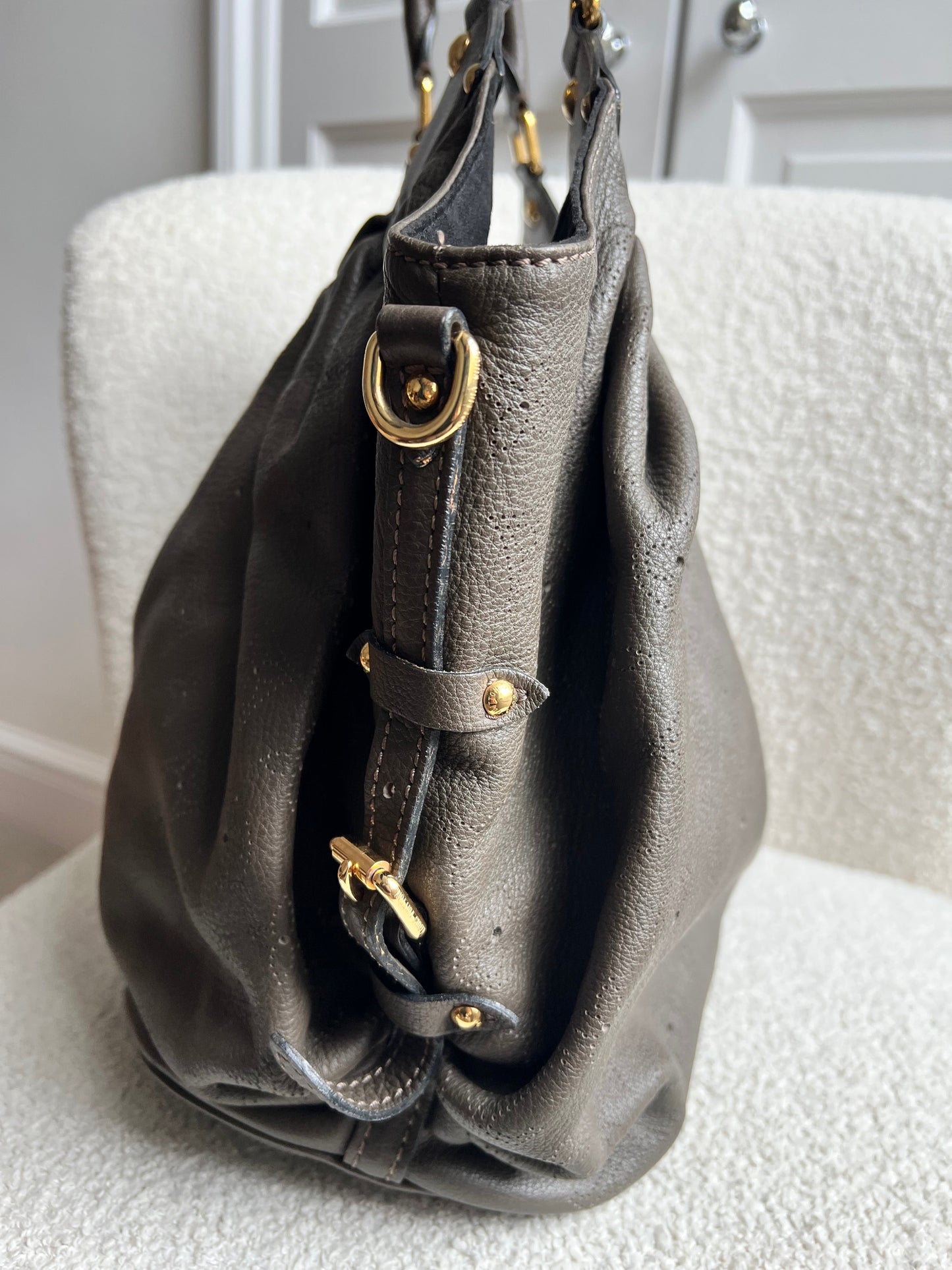 Louis Vuitton Gris Pearl Monogram Mahina Leather L Bag
