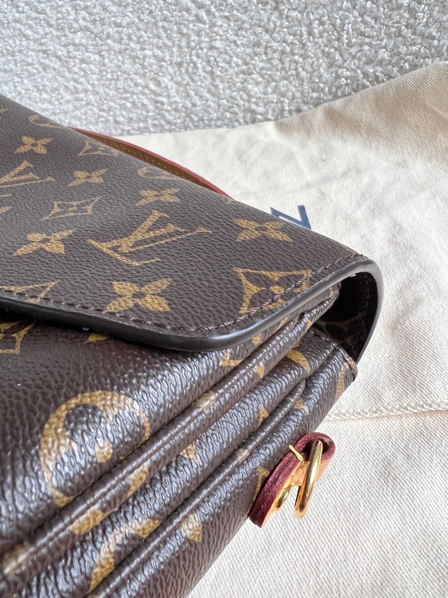 Louis Vuitton Pochette Metis Monogram (RRP £2,020)