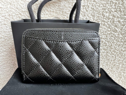 Chanel Black Quilted Caviar Zip Round Purse with Gold Hardware (RRP £550)