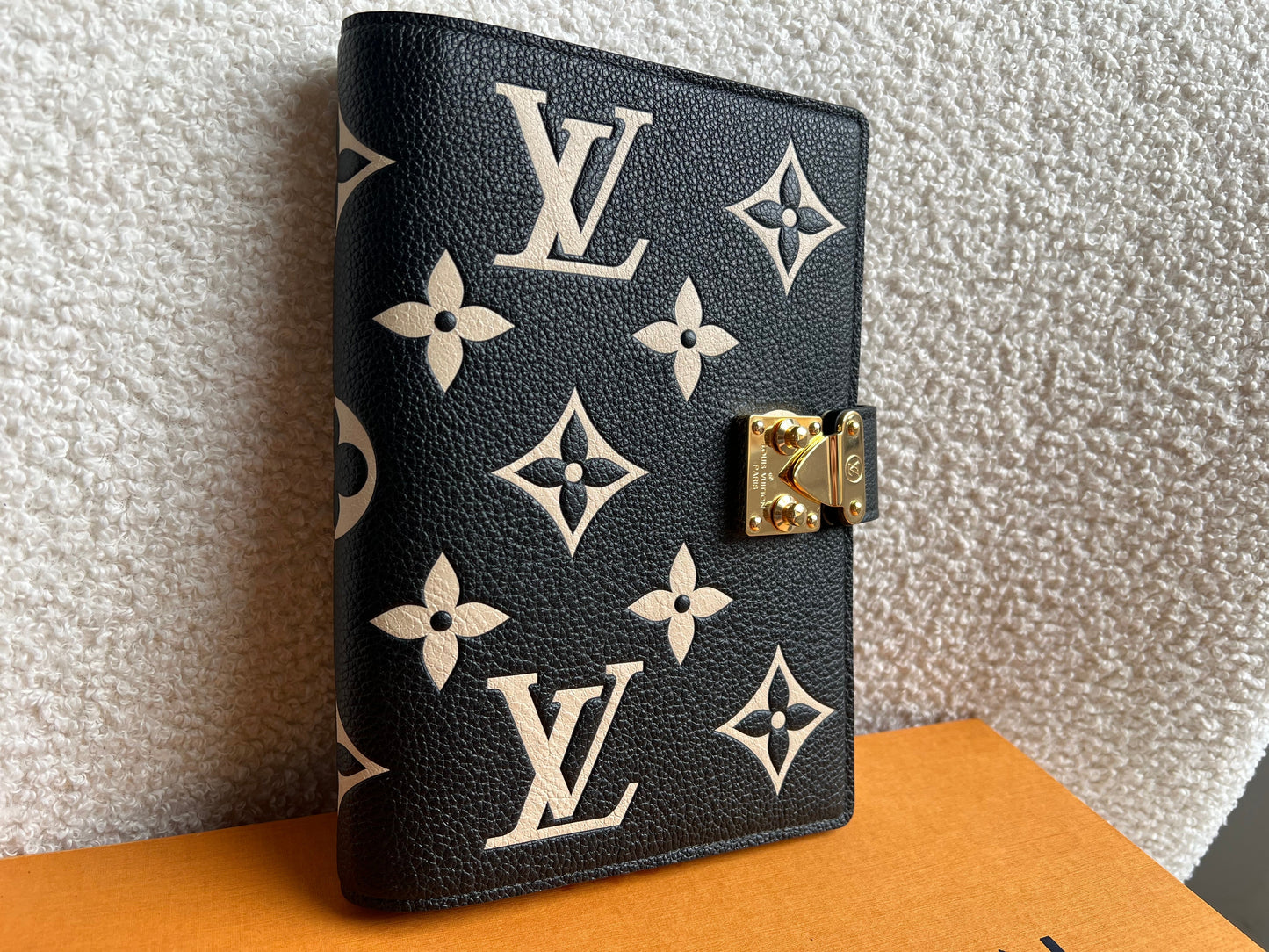 Louis Vuitton Notebook Cover Paul MM in Bicolour Giant Monogram