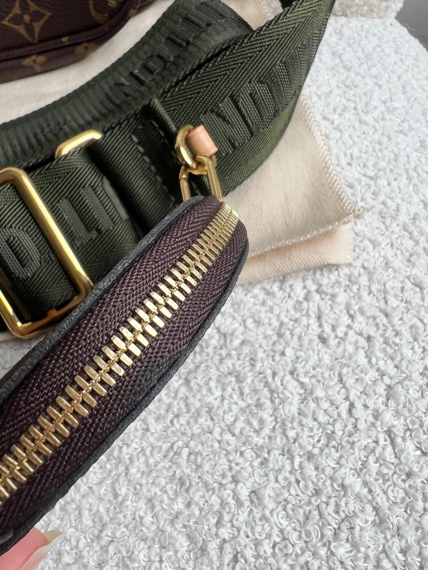 Louis Vuitton Multi Pochette Accessoires Khaki (RRP £2030)
