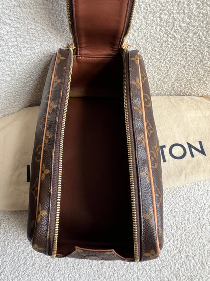 Louis Vuitton Dopp Kit Toilet Pouch Monogram (RRP £780)