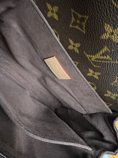Louis Vuitton Pochette Metis Monogram (RRP £2,020)
