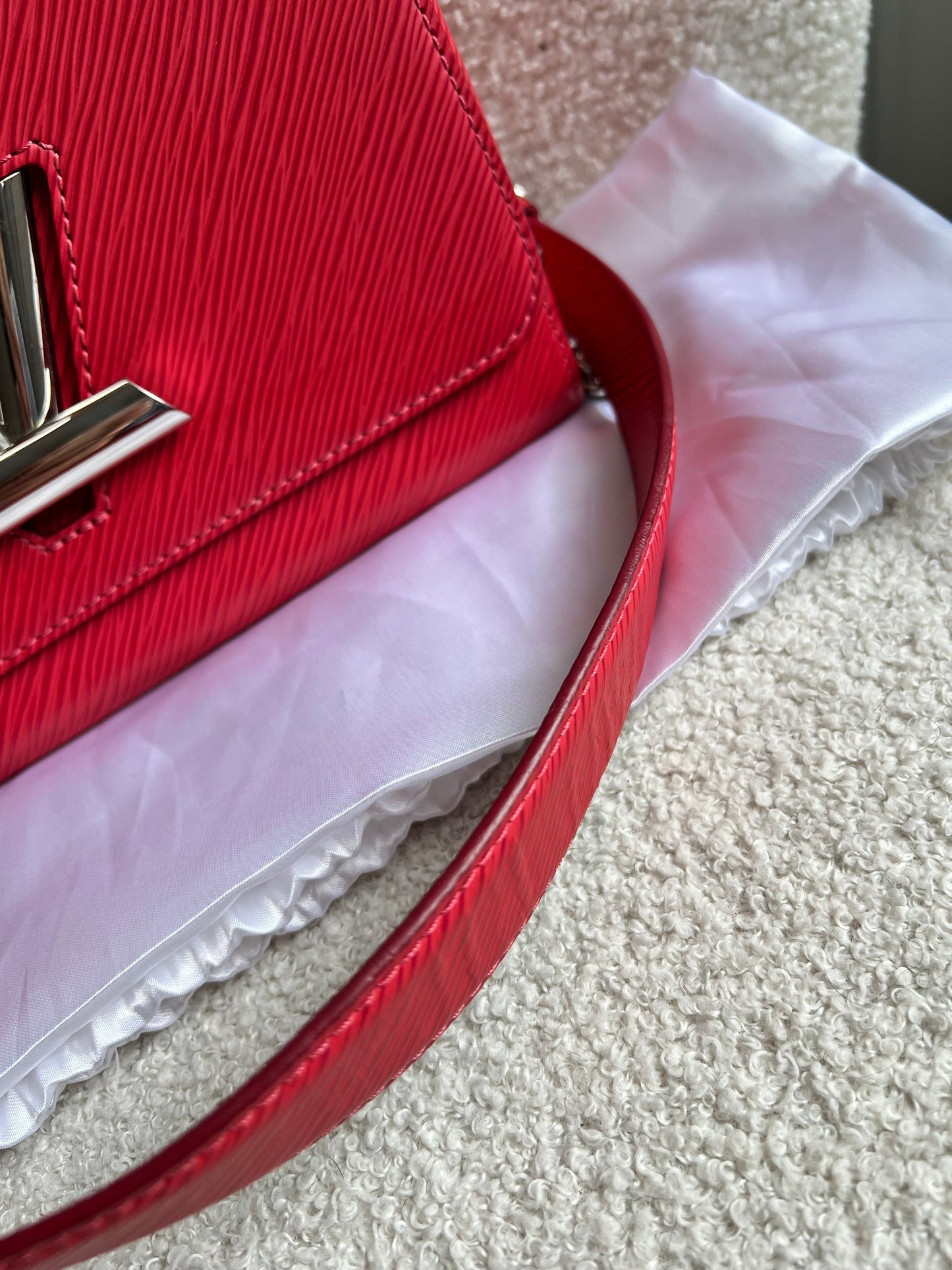 Louis Vuitton Coquelicot Twist MM Shoulder Bag (RRP £3450)