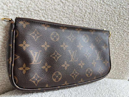 Louis Vuitton Pochette Monogram