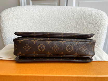 Louis Vuitton Pochette Metis Monogram (RRP £2,020)