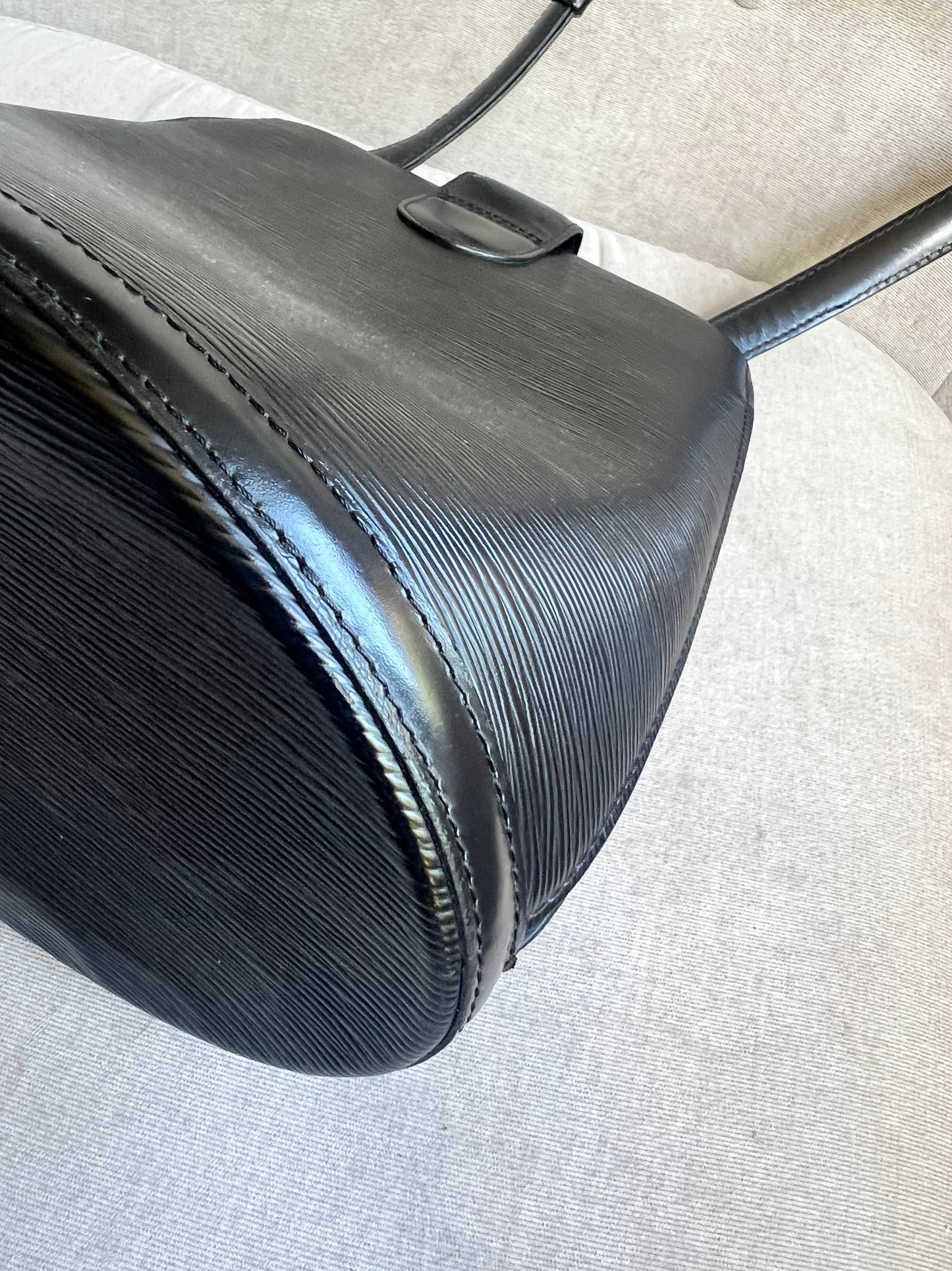 Louis Vuitton Vintage Black Epi Leather Cluny