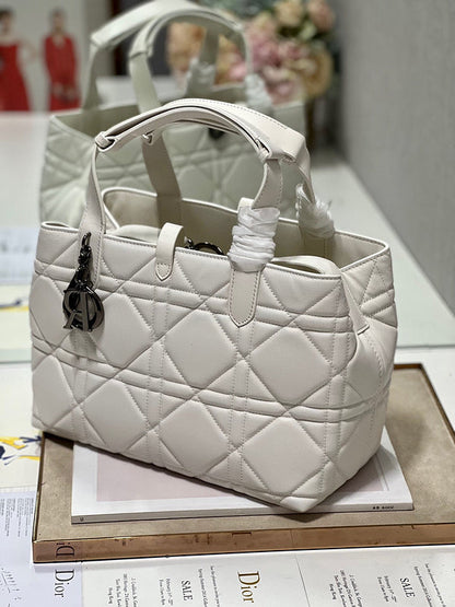 Chanel Luxury Handbag Style 357