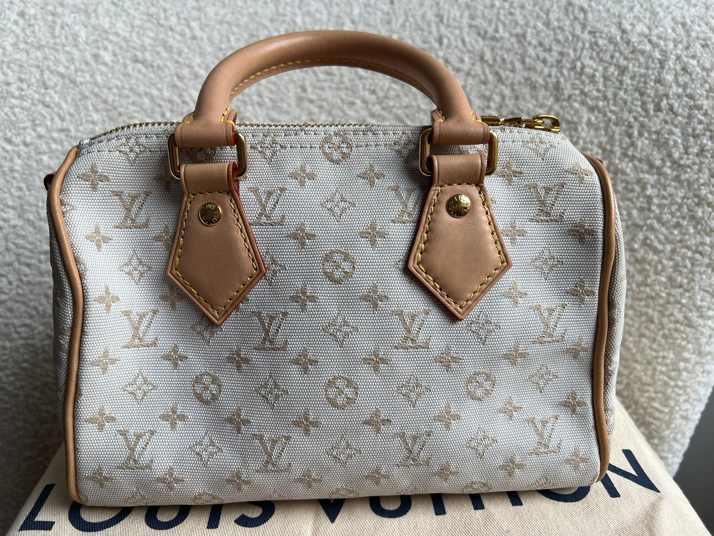 Louis Vuitton Speedy Bandouliere 20 Mastic Cream (£2420)