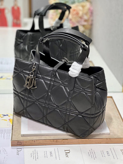 Chanel Luxury Handbag Style 364