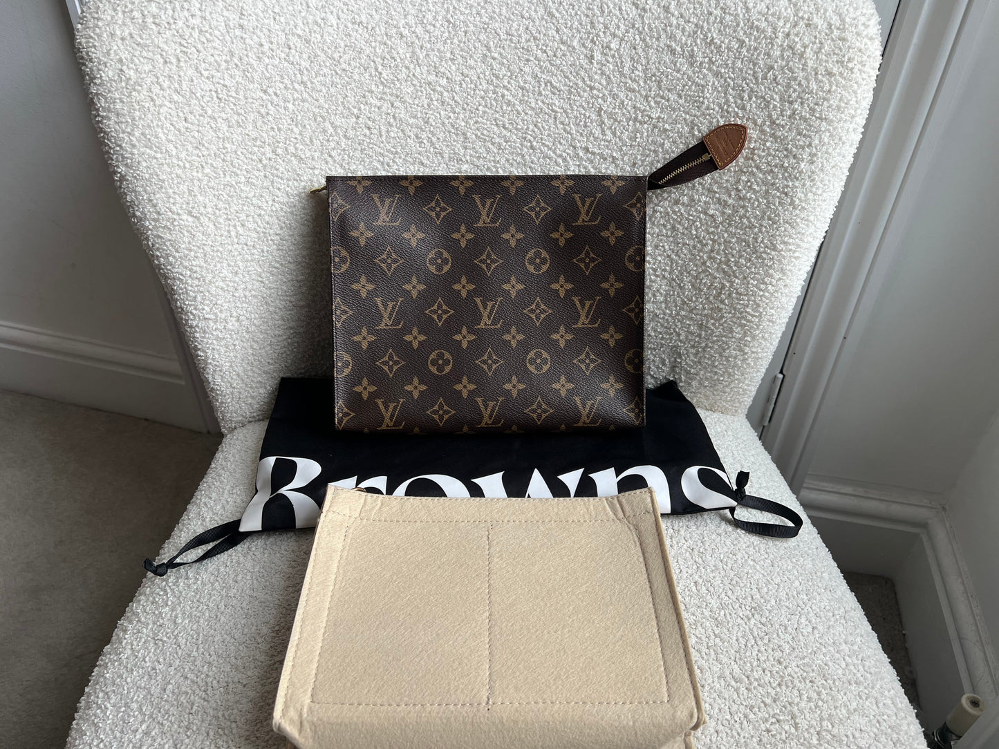 Louis Vuitton Toiletry Pouch 26 Monogram