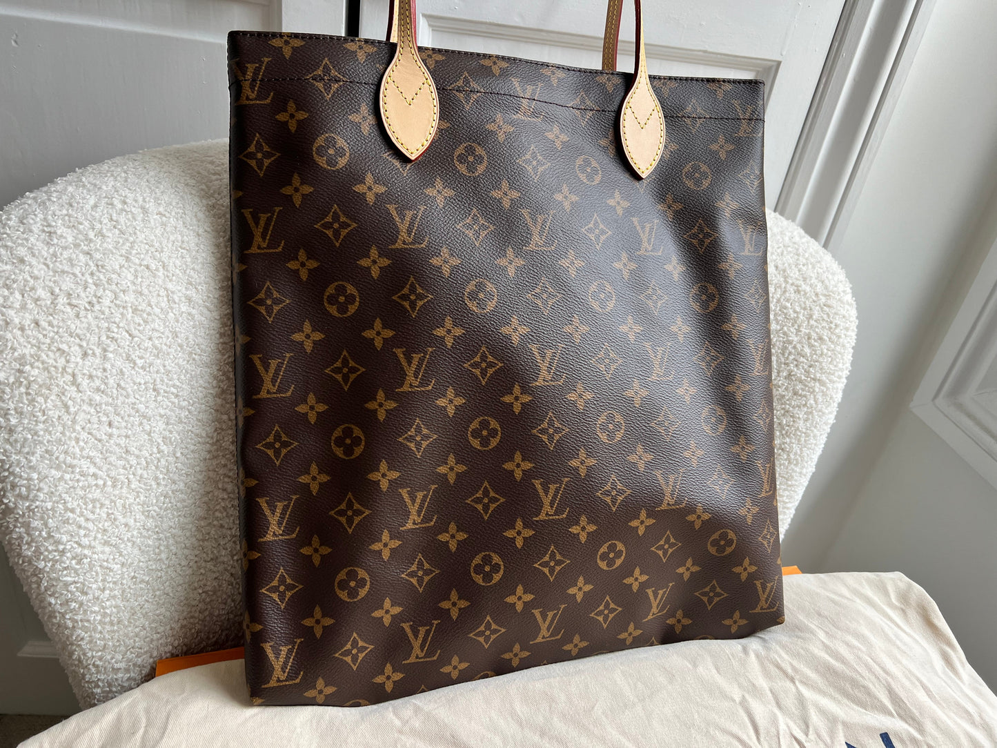 Louis Vuitton Carry It Tote