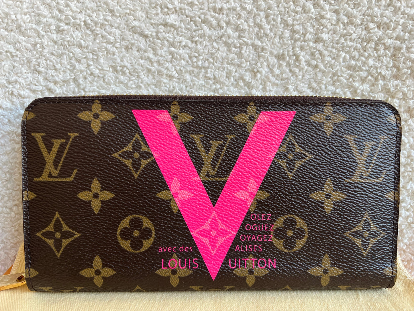 Louis Vuitton Zippy Wallet in Grenade Monogram V