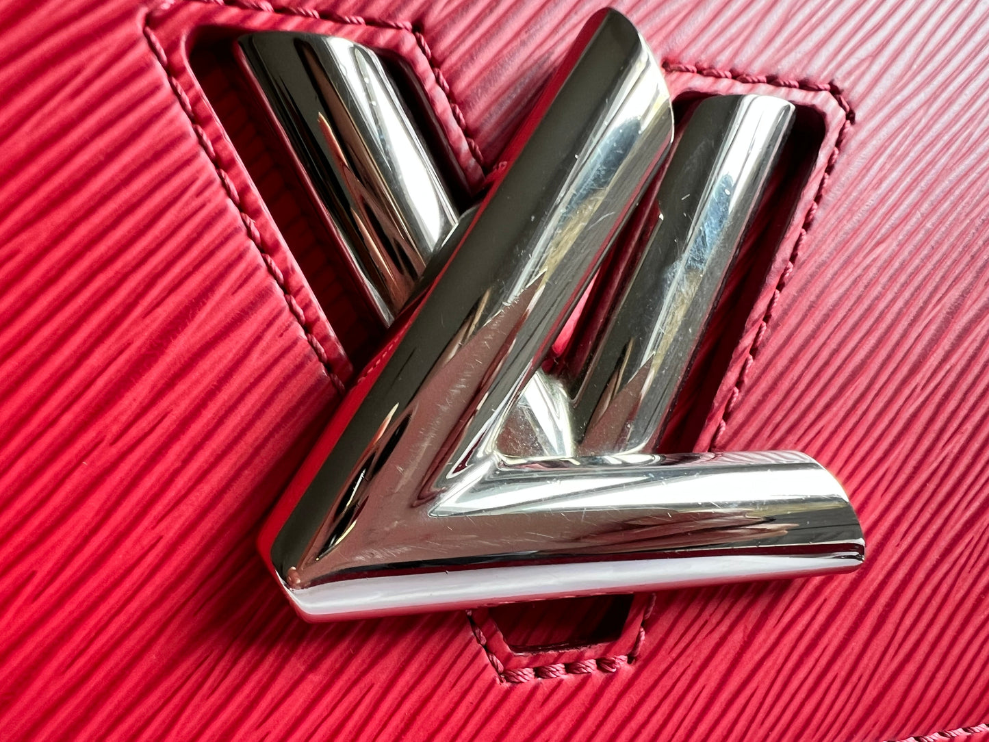Louis Vuitton Coquelicot Twist MM Shoulder Bag (RRP £3450)