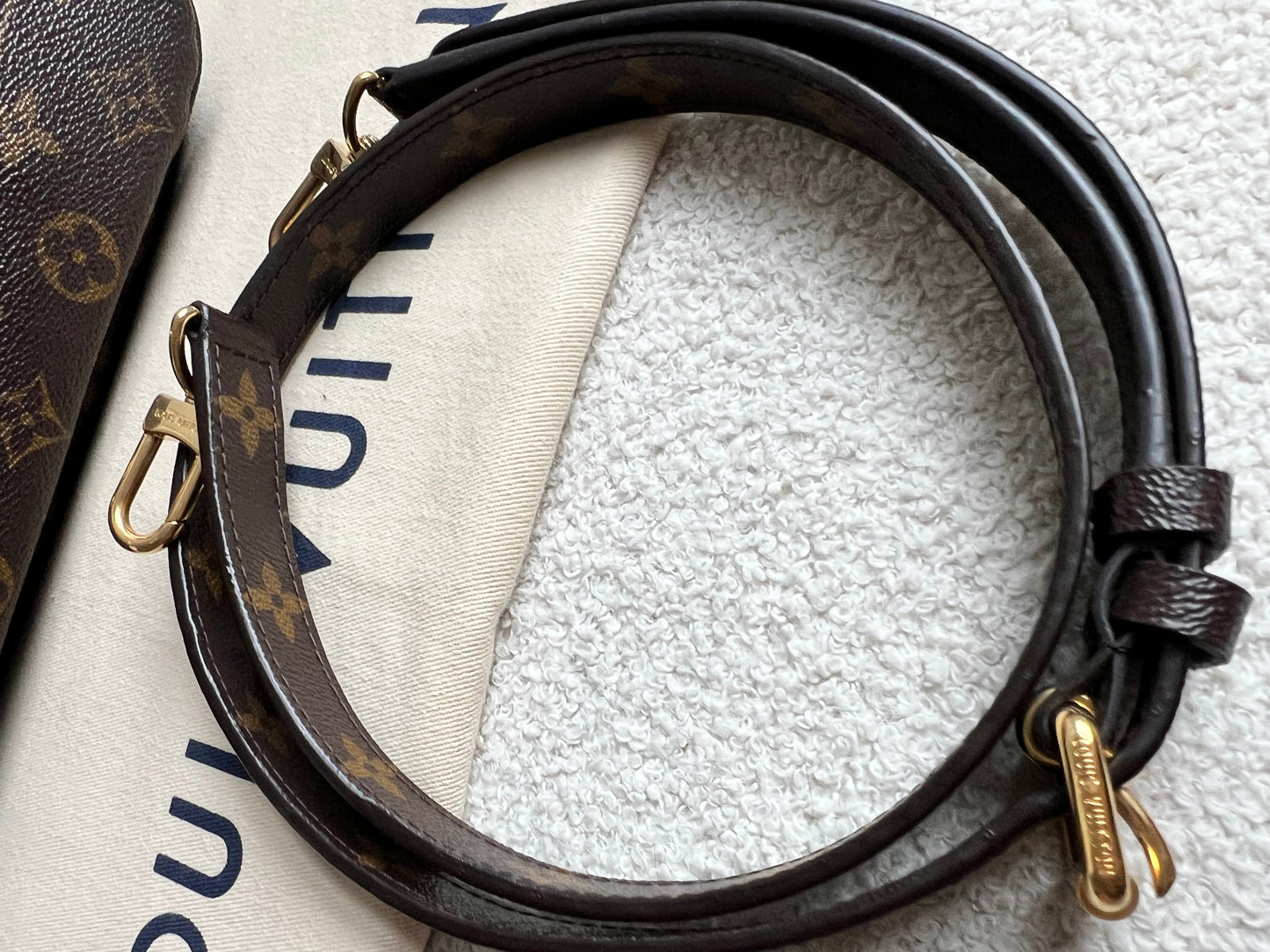 Louis Vuitton Pochette Metis Monogram (RRP £2,020)