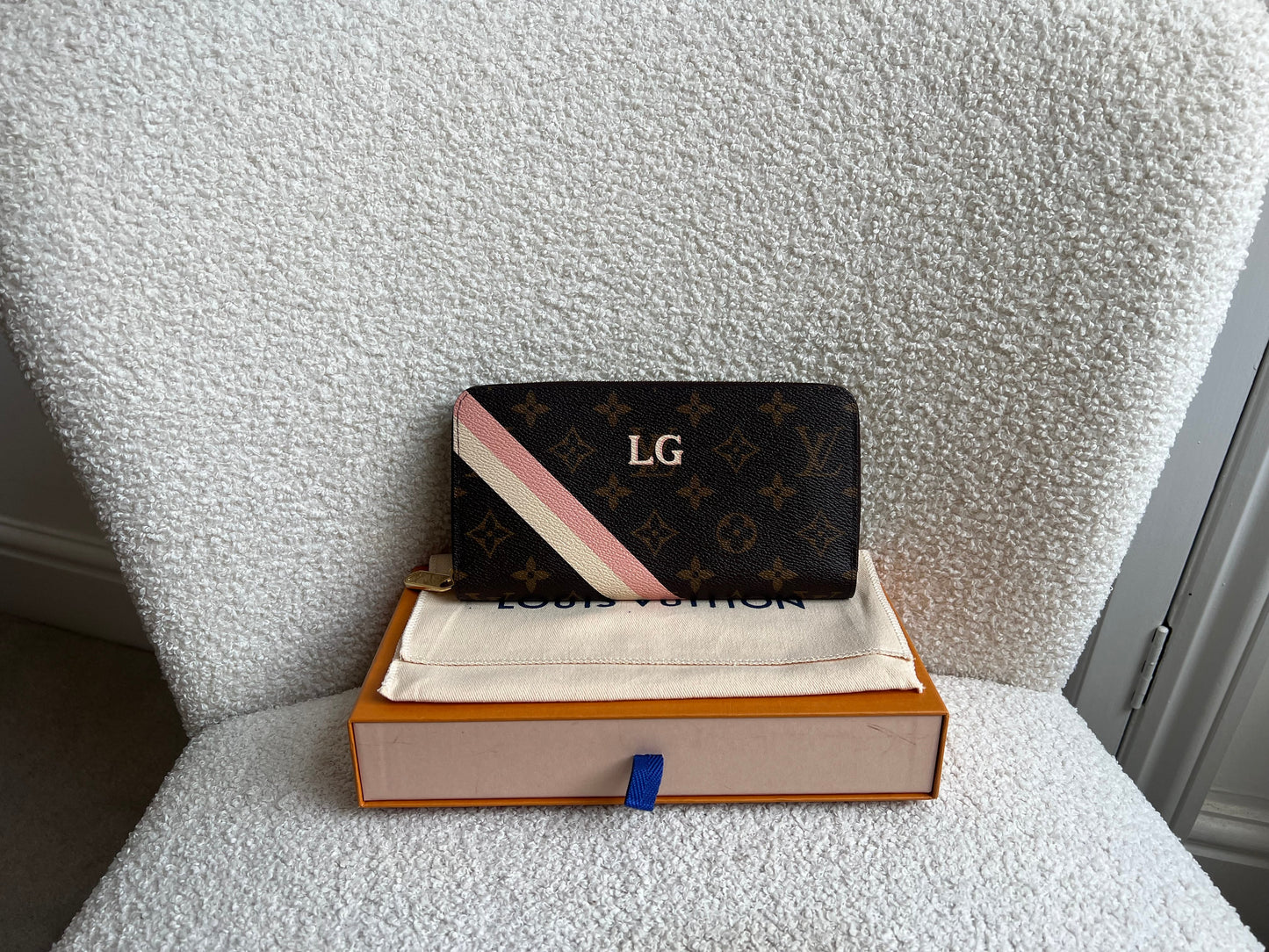 Louis Vuitton Personalised “LG” Zippy Wallet in Monogram (RRP £590)