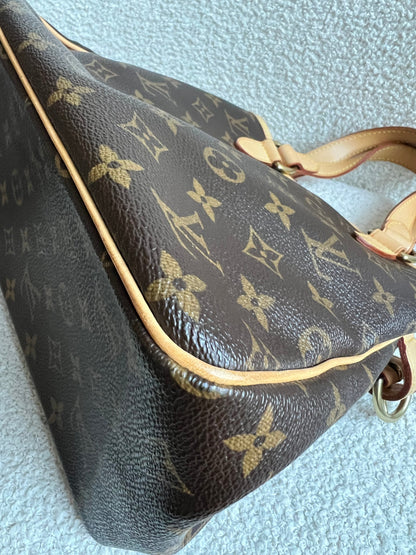 Louis Vuitton Batignolles in Monogram Canvas