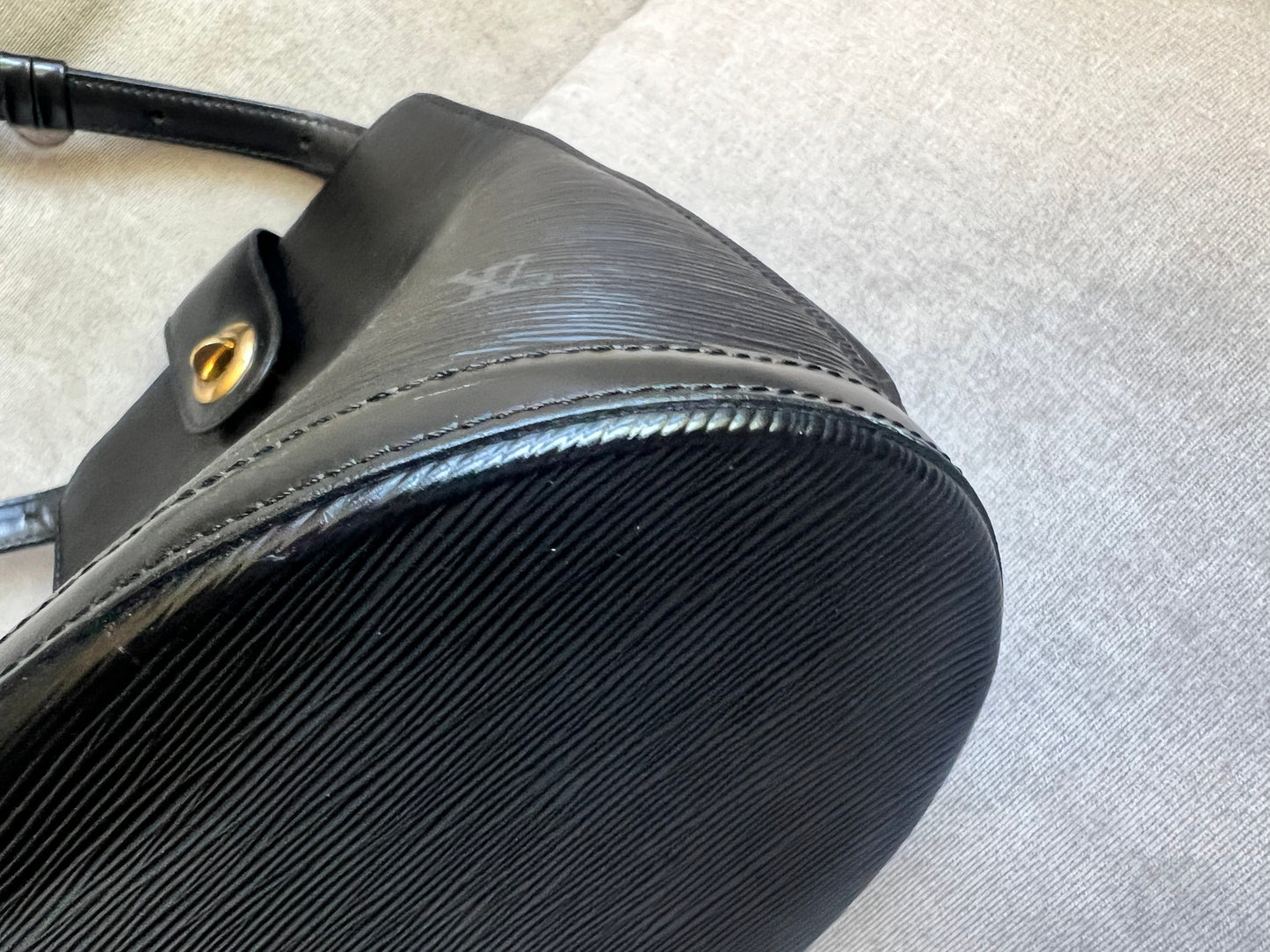 Louis Vuitton Vintage Black Epi Leather Cluny