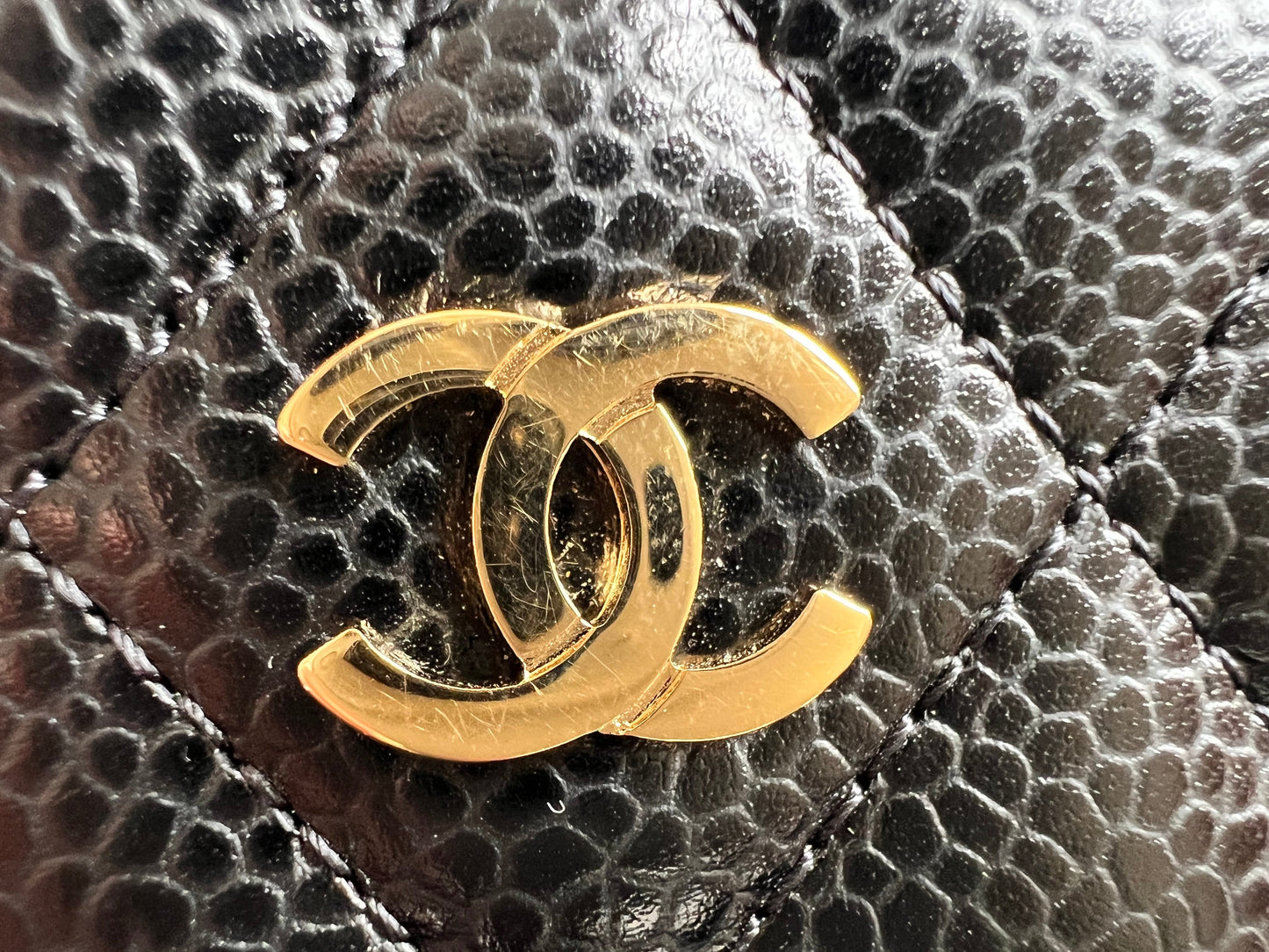 Chanel Black Quilted Caviar Zip Round Purse with Gold Hardware (RRP £550)