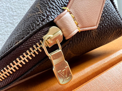 Louis Vuitton Cosmetic Pouch PM Monogram (RRP £415)