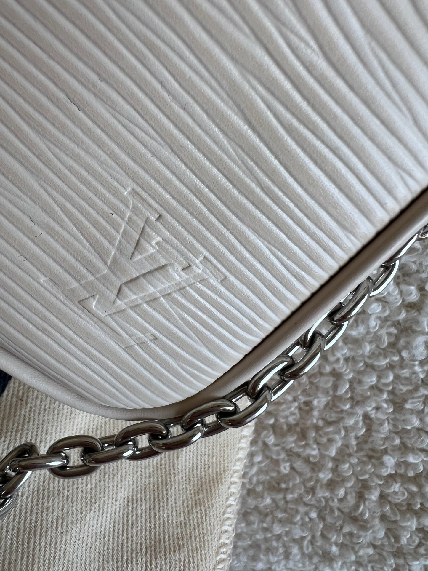 Louis Vuitton Easy Pouch Creme Epi (RRP £1320)