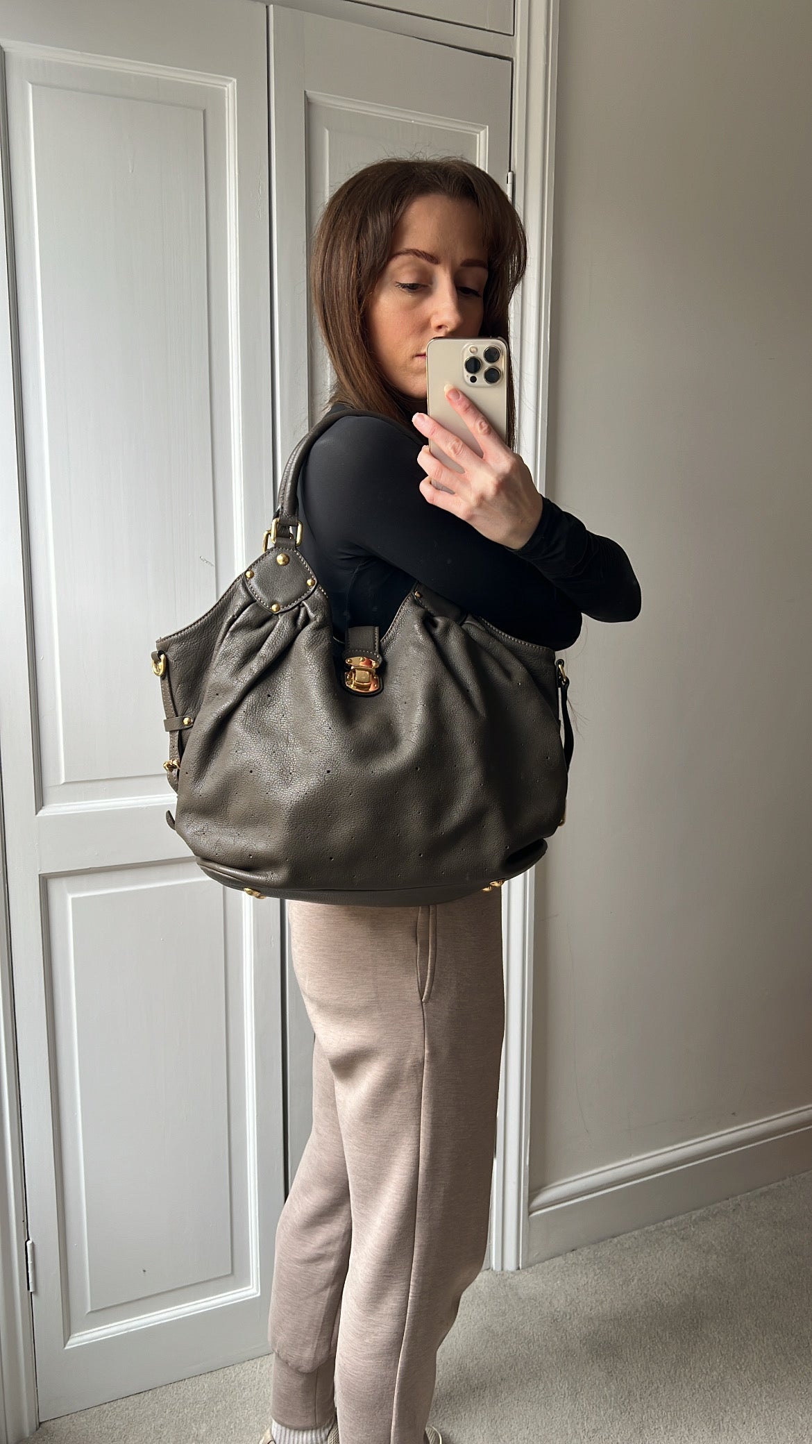 Louis Vuitton Gris Pearl Monogram Mahina Leather L Bag