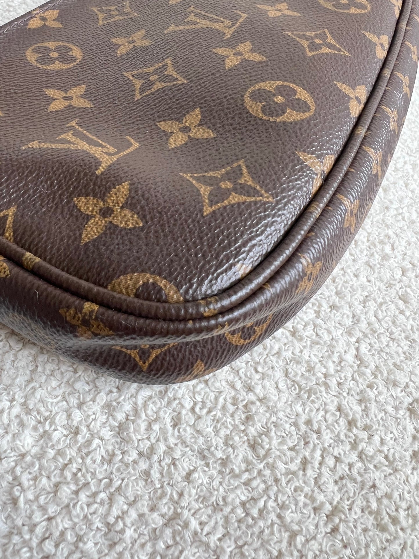 Louis Vuitton Pochette Monogram