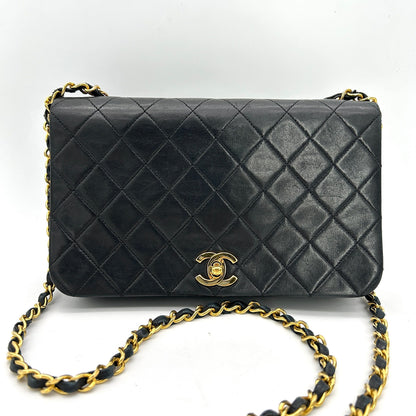 Chanel Quilted Flap Black Crossbody Bag in Lambskin ch88241dr