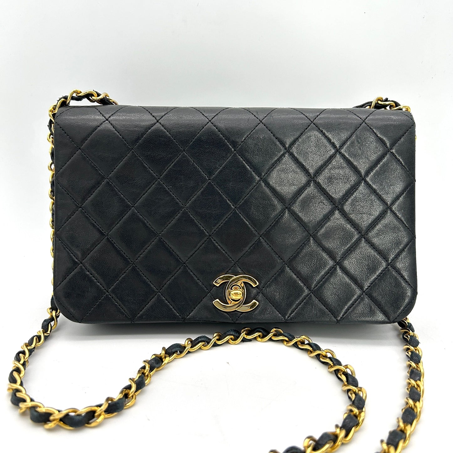 Chanel Quilted Flap Black Crossbody Bag in Lambskin ch88241dr