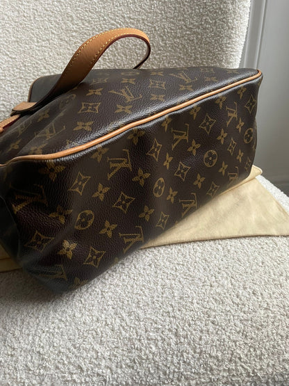 Louis Vuitton Batignolles in Monogram Canvas