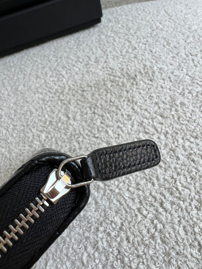Chanel Black Quilted Caviar Zip Round Purse with Silver Hardware (RRP £550)