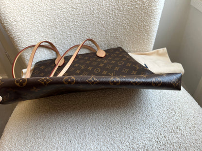 Louis Vuitton Carry It Tote