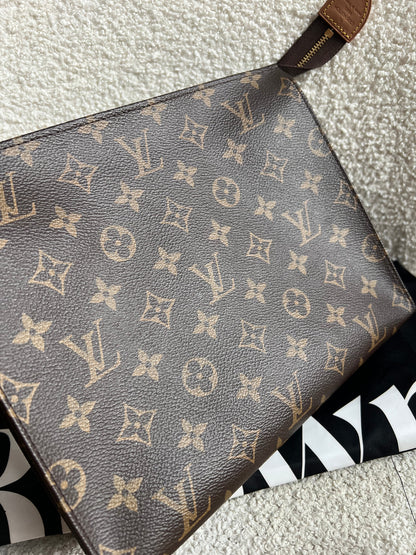 Louis Vuitton Toiletry Pouch 26 Monogram