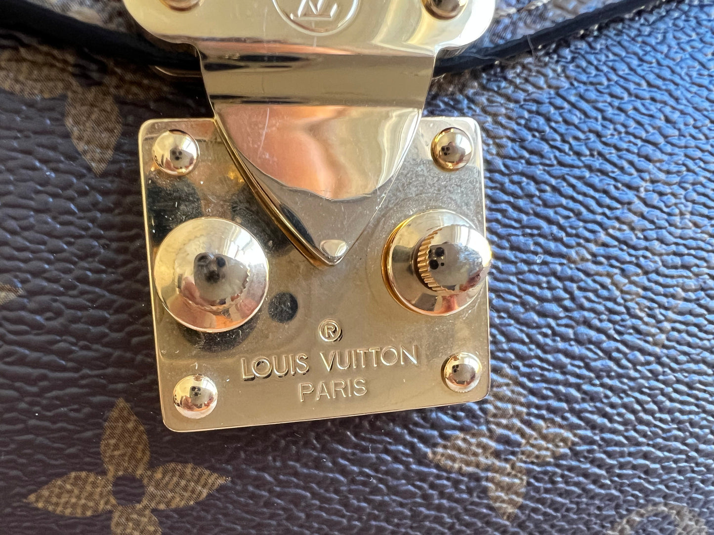 Louis Vuitton Pochette Metis Reverse Monogram (RRP £2,060)