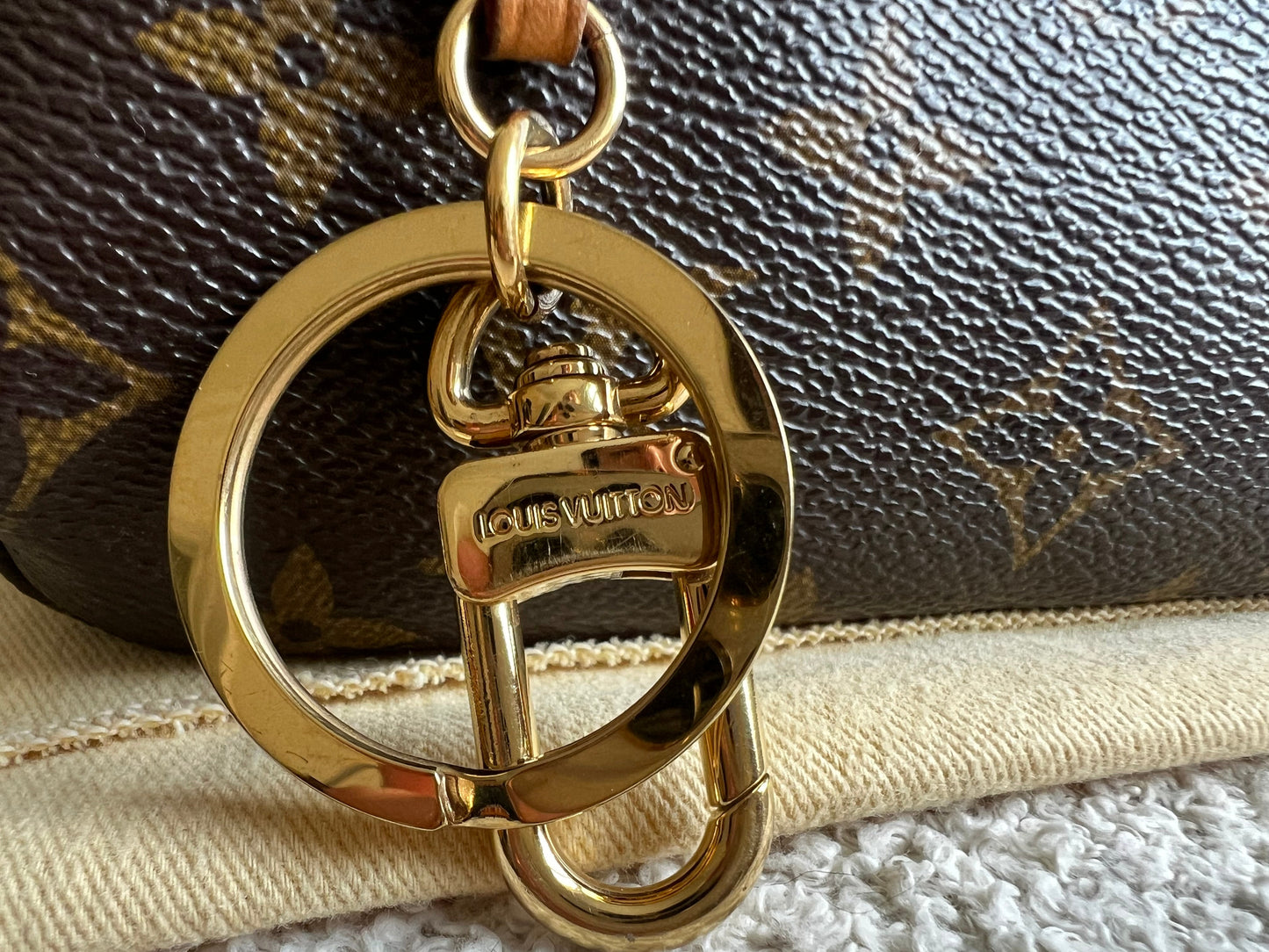 Louis Vuitton Artsy MM Monogram (RRP £1,940)