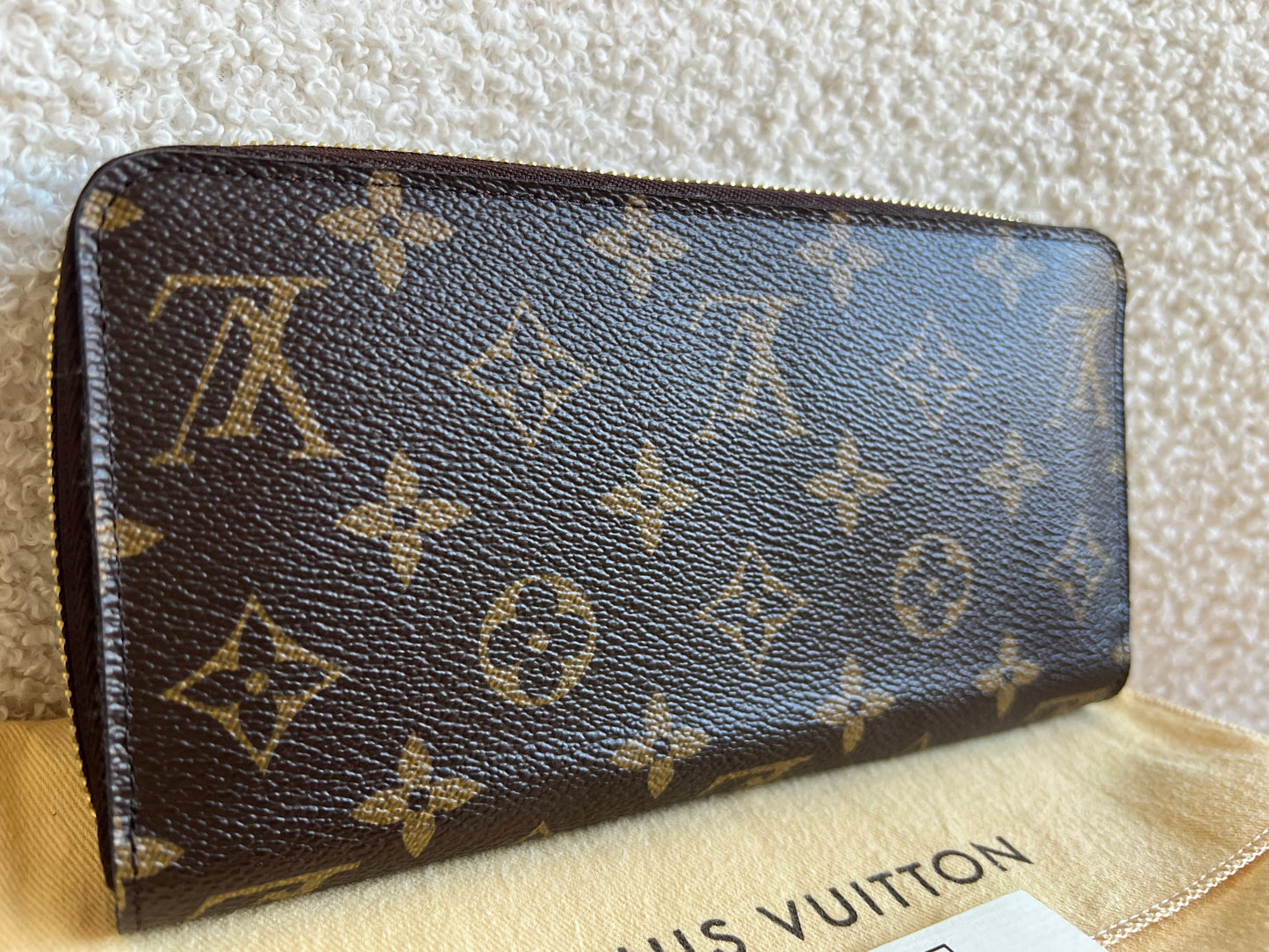 Louis Vuitton Zippy Wallet in Grenade Monogram V
