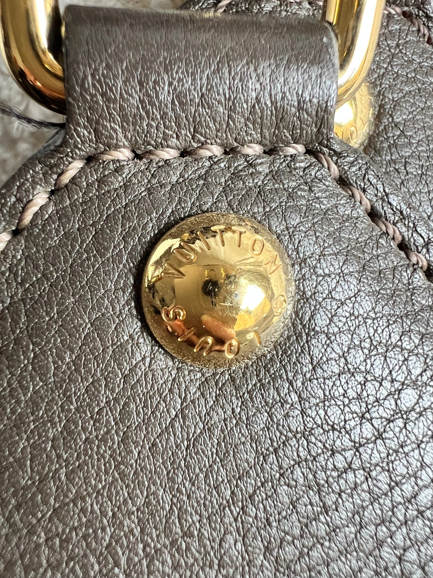 Louis Vuitton Gris Pearl Monogram Mahina Leather L Bag