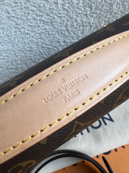 Louis Vuitton Pochette Metis Monogram (RRP £2,060)