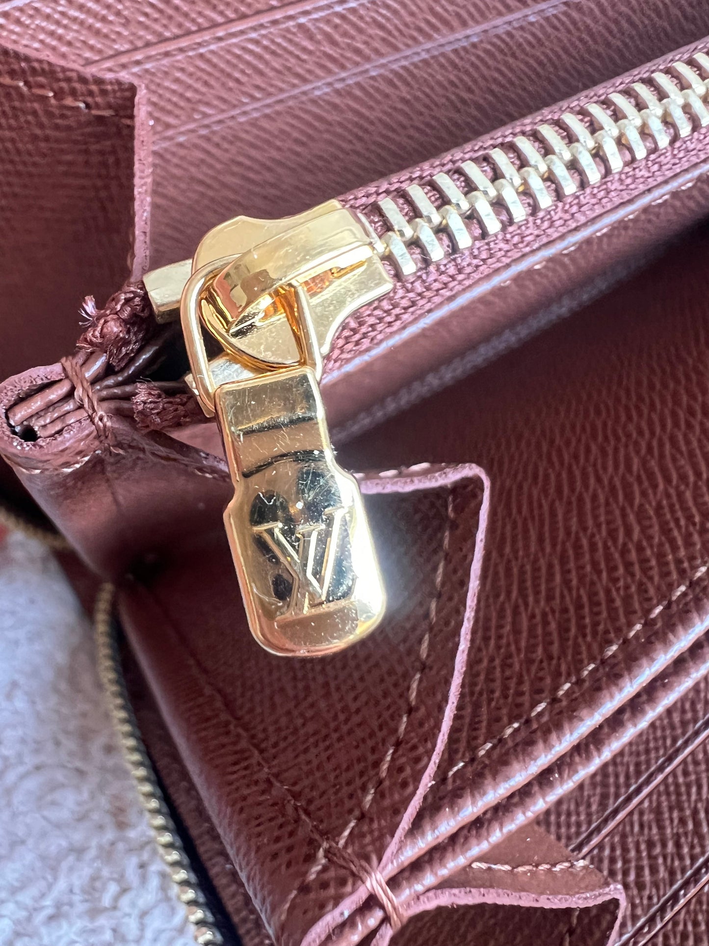 Louis Vuitton Personalised “LG” Zippy Wallet in Monogram (RRP £590)