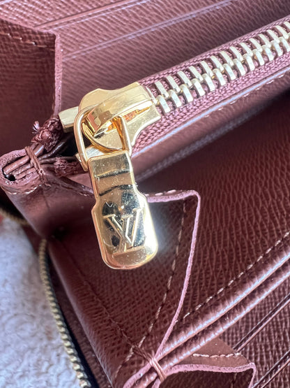 Louis Vuitton Personalised “LG” Zippy Wallet in Monogram (RRP £590)