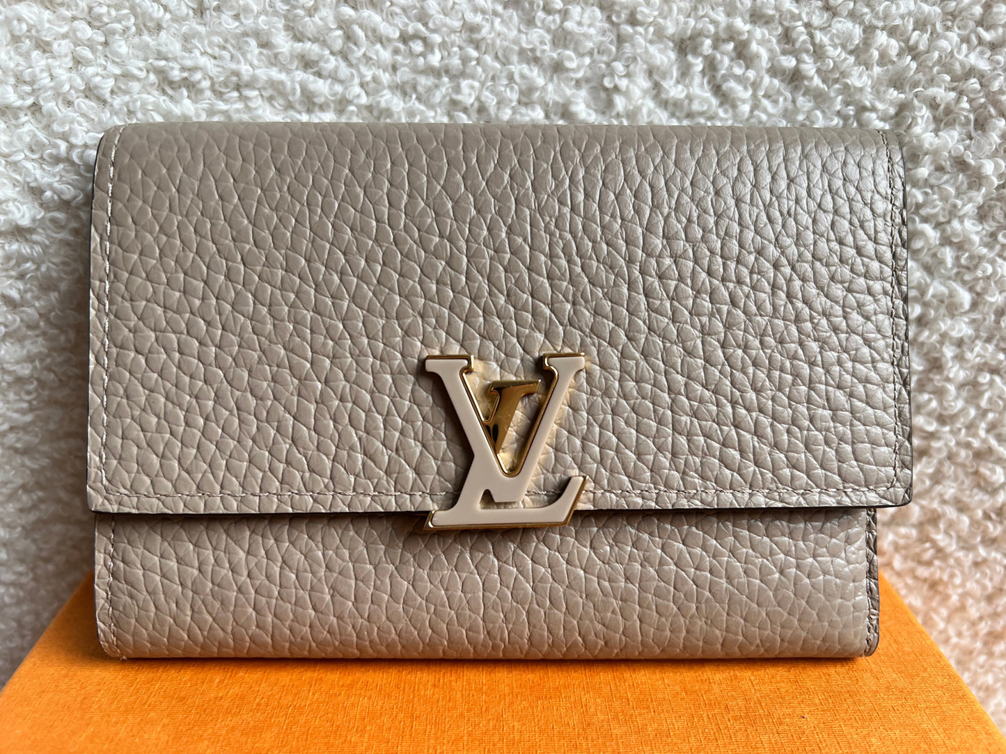 Louis Vuitton Galet Compact Capucines Wallet (RRP £730)