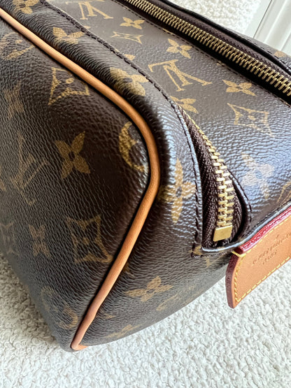 Louis Vuitton Dopp Kit Toilet Pouch Monogram (RRP £780)