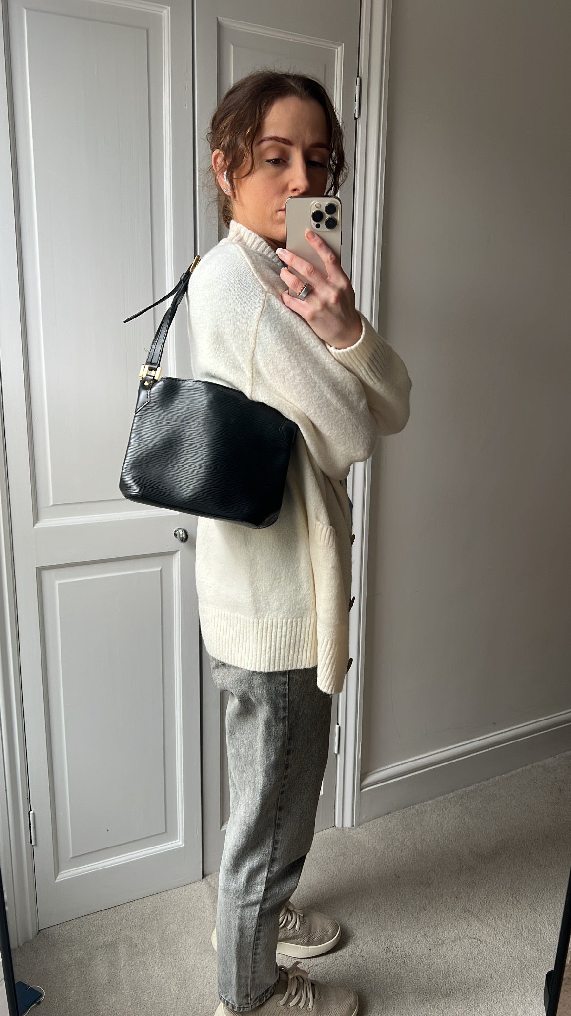Louis Vuitton Mandara PM in Black Epi