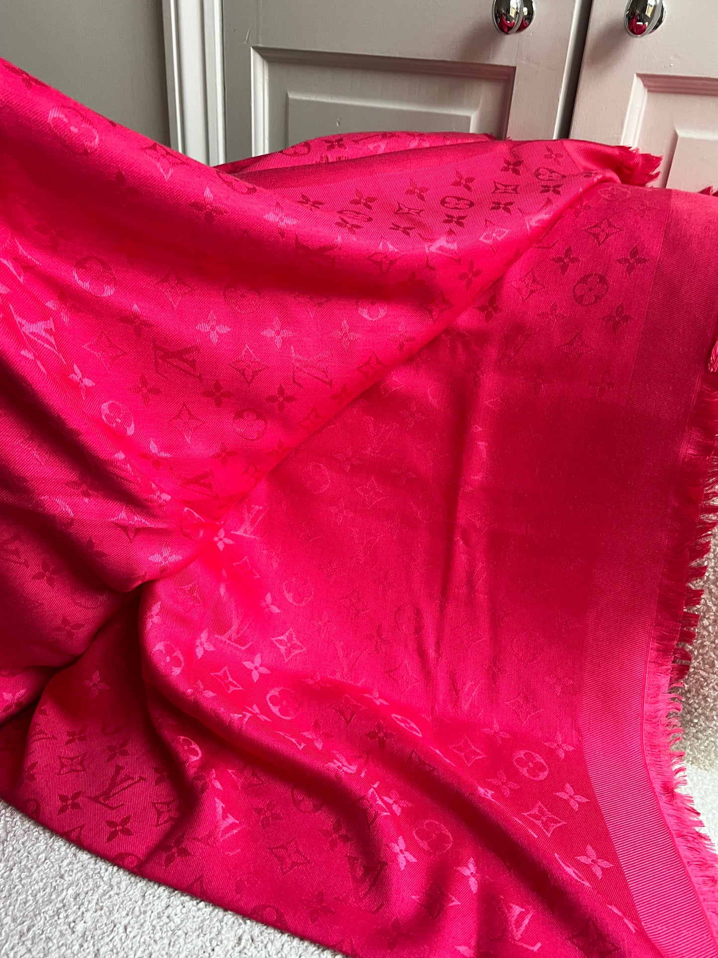 Louis Vuitton Fuchsia Monogram Shawl (RRP £475)